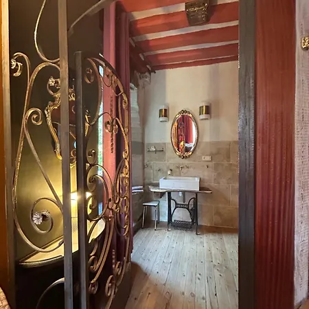 De Rose Et D'or La Lande-de-Goult